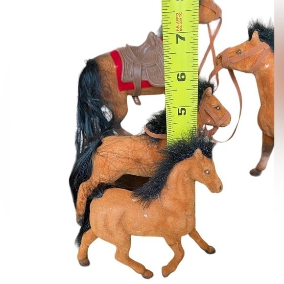 Toy Plastic Flocked Coated Felt 2 Horses and 2 Foals and Accessories - Picture 15 of 15
